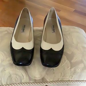 GIORGIO ARMANI L E COLLEZIONI size 38.5 black & cream flats